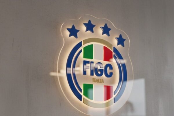 La FIGC rompe con Infantino, l’Italia si allinea al fronte UEFA