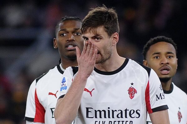 Milan, problema alla caviglia per Gabbia: salta lo United