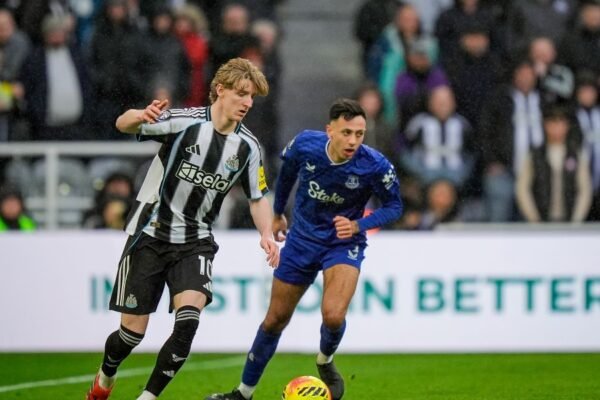 Newcastle, due big europee su Anthony Gordon