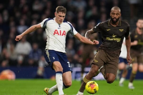 Micky van de Ven rinnova con il Tottenham: 5 anni di contratto